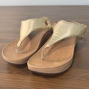 Vionic Women's Jolie T-Strap‎ Gold Metallic Sandals Sz 7